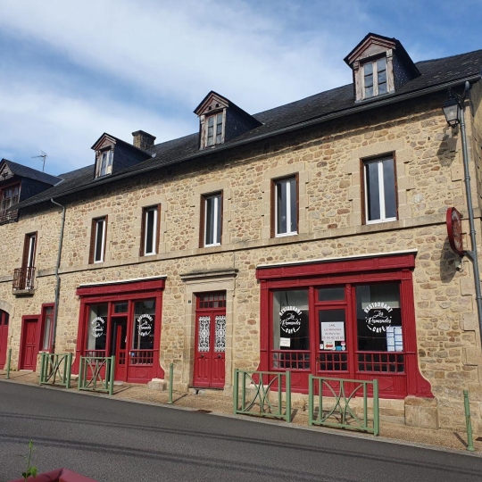 Local / Bureau MARCILLAC-LA-CROISILLE (19320) 370.00m2 320 600 € 