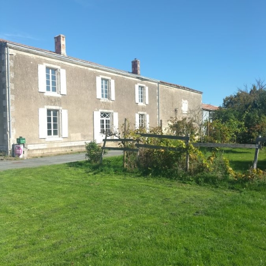 Maison / Villa SAINT-PIERRE-LE-VIEUX (85420) 185.00m2 152 500 € 