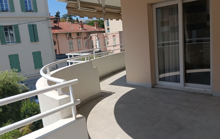 3 Pièces CANNES (06400)  70 m2 570 000 € 