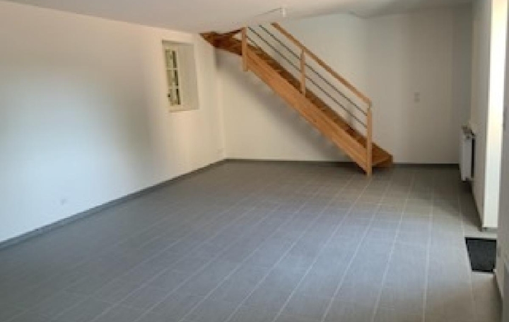 4 Pièces MACON (71000)  120 m2 850 € 