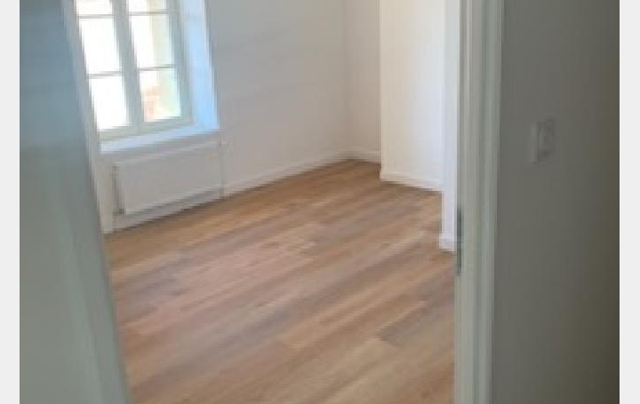 4 Pièces MACON (71000)  120 m2 850 € 