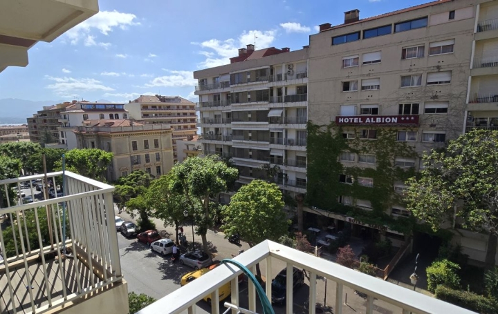 Studio AJACCIO (20000)  27 m2 187 000 € 