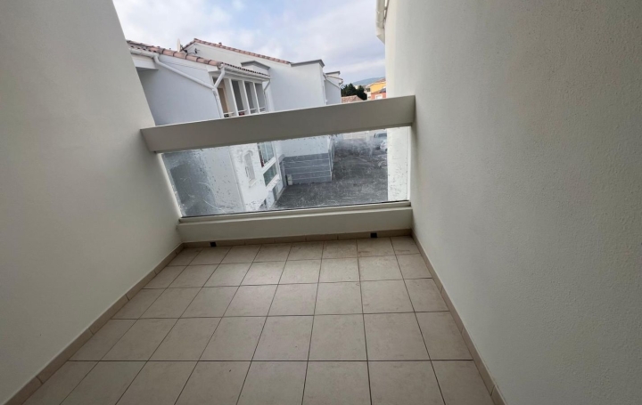 Studio FRONTIGNAN (34110)  30 m2 620 € 