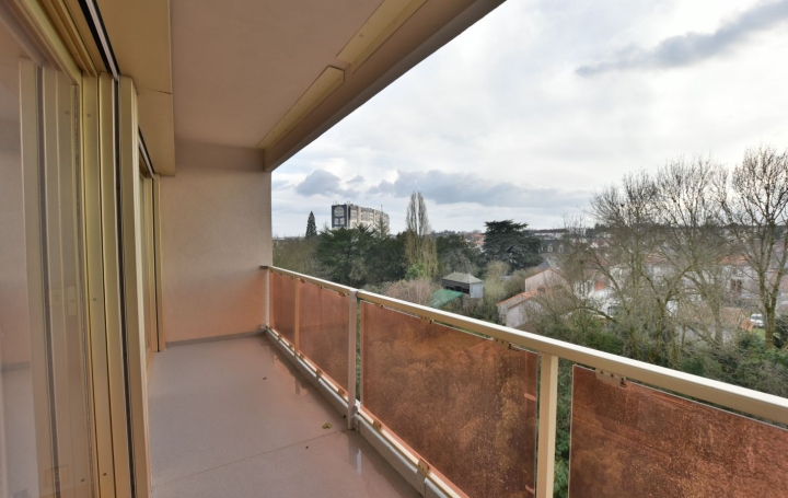 3 Pièces CHOLET (49300)  71 m2 142 000 € 