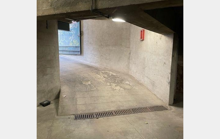 Garage MARSEILLE (13004)  15 m2 110 € 