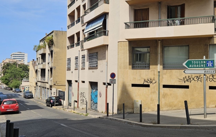 Garage MARSEILLE (13004)  15 m2 110 € 