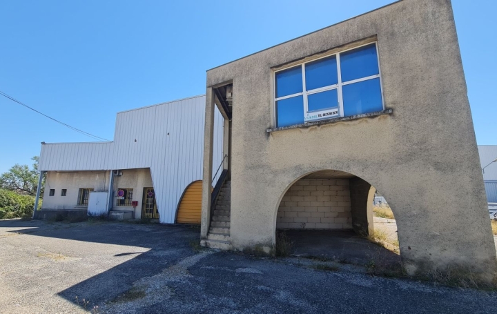 Local commercial PONT-SAINT-ESPRIT (30130)  1 275 m2 393 000 € 