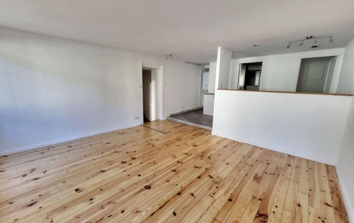 3 Pièces CHALAMONT (01320)  77 m2 735 € 