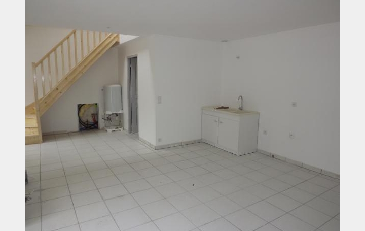 Réseau Immo-diffusion : Maison de village  DRUILLAT  75 m2 380 € 