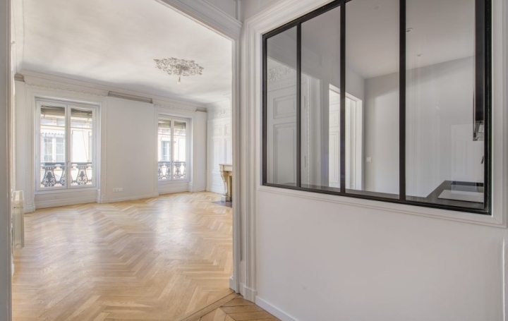 5 Pièces LYON (69001)  133 m2 2 700 € 