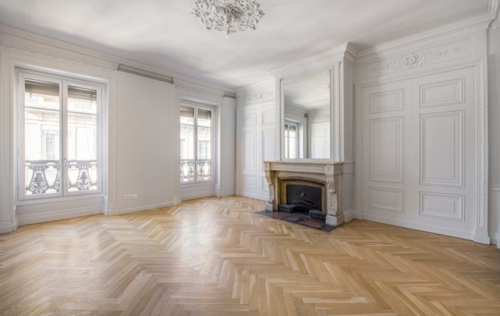 5 Pièces LYON (69001)  133 m2 2 700 € 