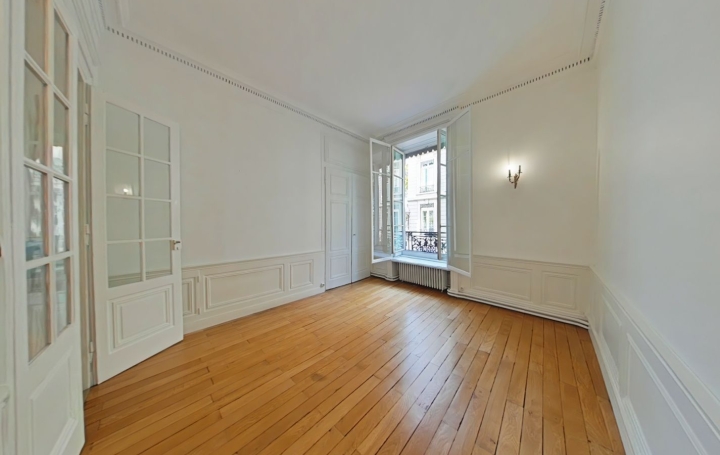 4 Pièces LYON (69002)  120 m2 1 800 € 