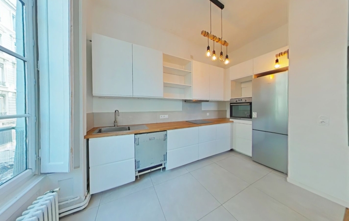 4 Pièces LYON (69002)  120 m2 1 800 € 