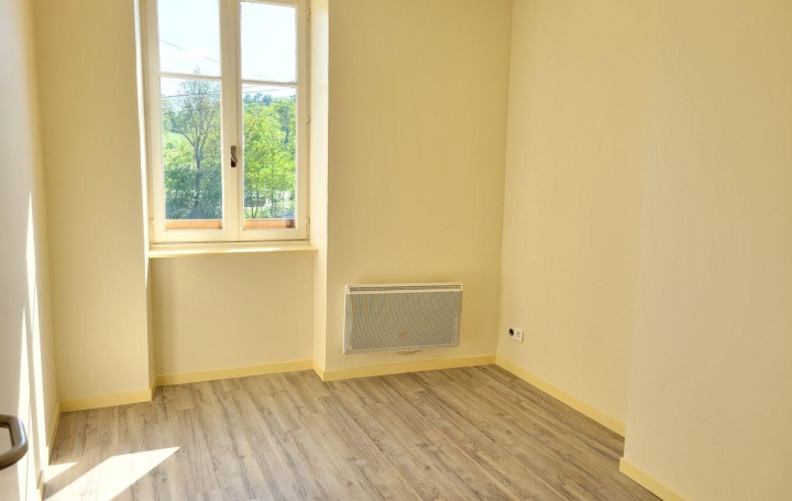 Maison SAIN-BEL (69210)  76 m2 740 € 