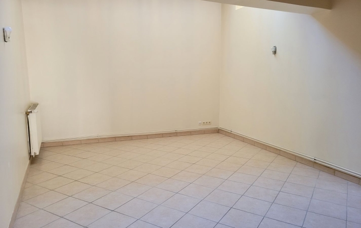 2 Pièces SAIN-BEL (69210)  74 m2 615 € 