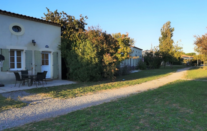 Villa GALLARGUES-LE-MONTUEUX (30660)  35 m2 76 000 € 