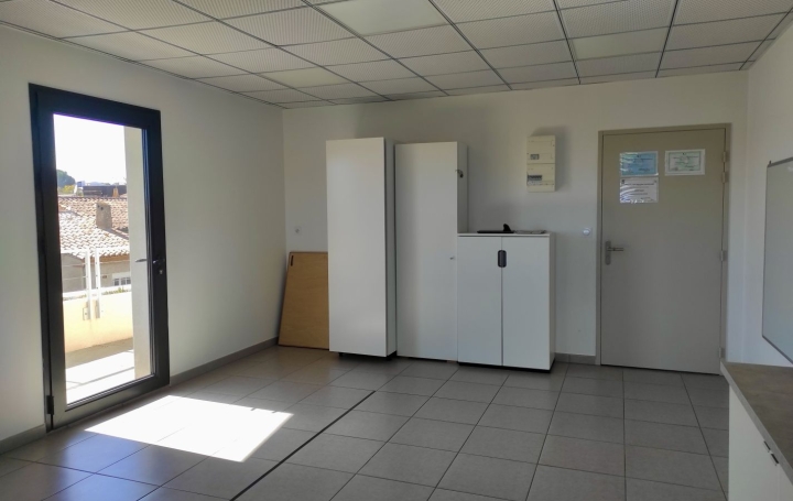 Local commercial PEZENAS (34120)  30 m2 99 000 € 