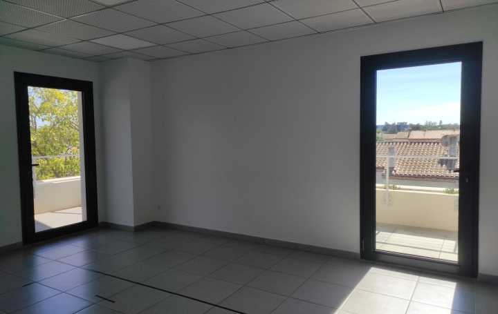 Local commercial PEZENAS (34120)  30 m2 99 000 € 