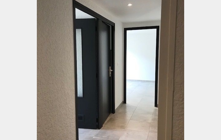 2 Pièces NIMES (30900)  44 m2 613 € 