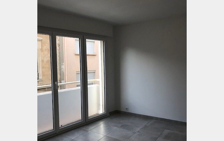 2 Pièces NIMES (30900)  44 m2 613 € 