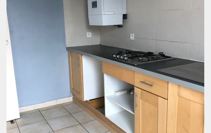 3 Pièces NIMES (30900)  66 m2 708 € 