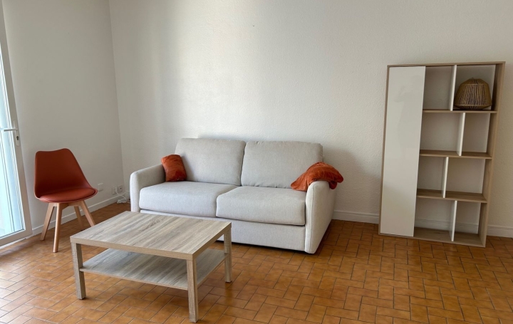 1 Pièce NIMES (30900)  33 m2 500 € 