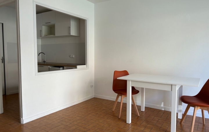 1 Pièce NIMES (30900)  33 m2 500 € 