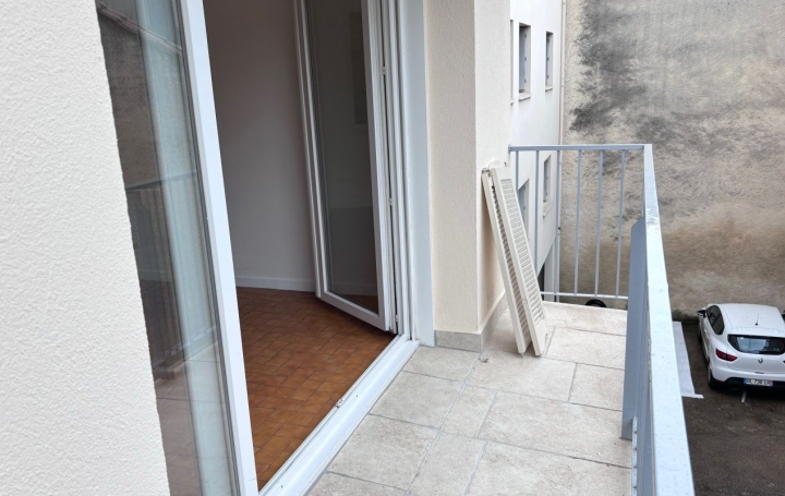 1 Pièce NIMES (30900)  33 m2 500 € 