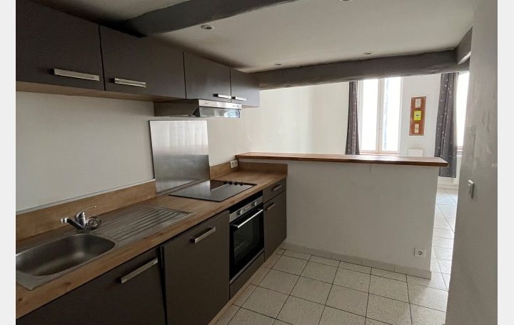 3 Pièces NIMES (30900)  50 m2 565 € 