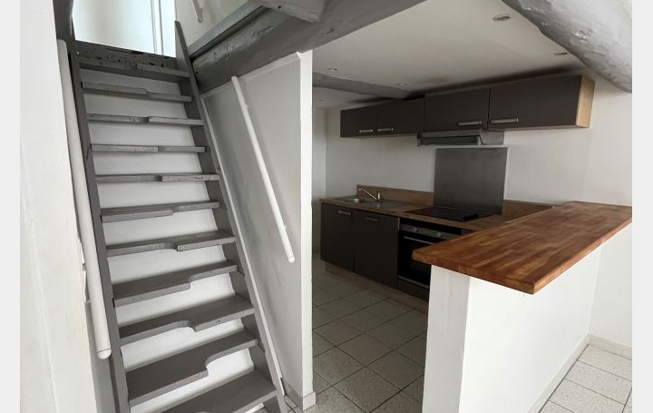 3 Pièces NIMES (30900)  50 m2 565 € 