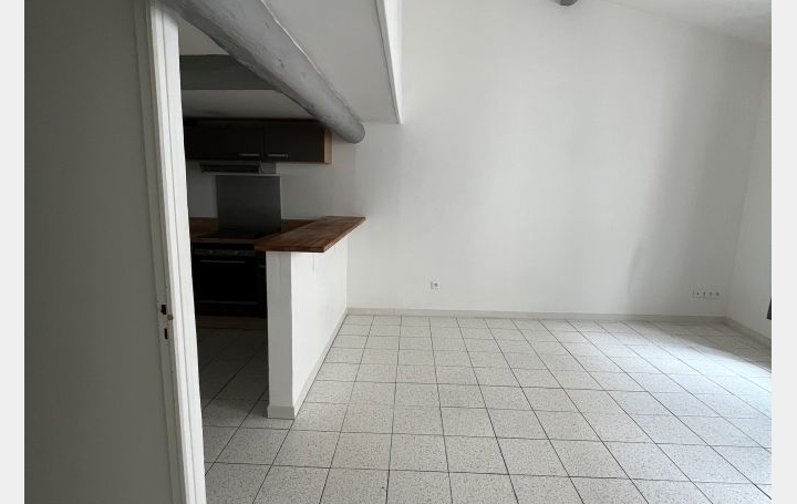 3 Pièces NIMES (30900)  50 m2 565 € 