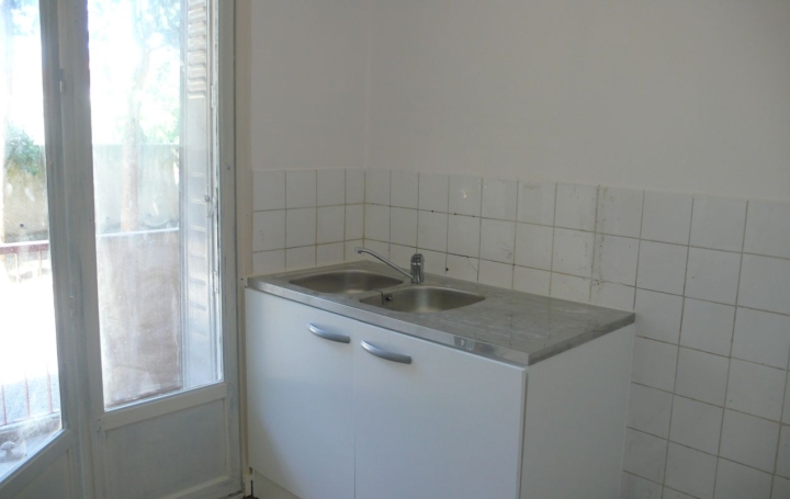 3 Pièces NIMES (30900)  53 m2 619 € 