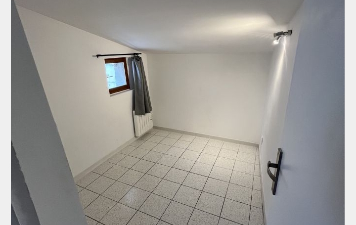 2 Pièces NIMES (30900)  45 m2 558 € 