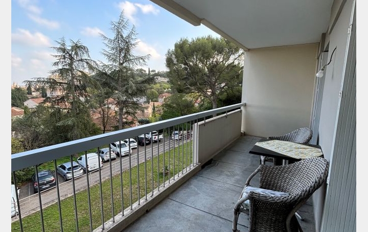 3 Pièces NIMES (30900)  64 m2 1 080 € 