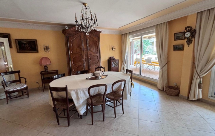 6 Pièces NIMES (30000)  170 m2 650 000 € 