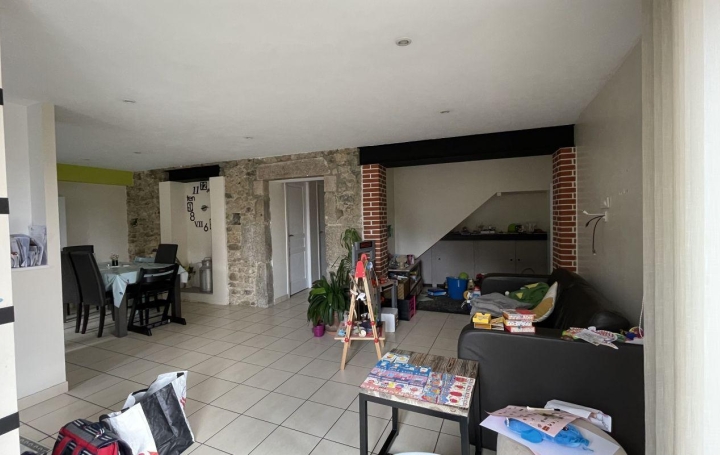 Réseau Immo-diffusion : Maison de village  CELLES-SUR-DUROLLE  122 m2 758 € 