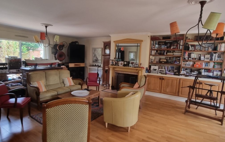 Maison VENDOME (41100)  153 m2 335 000 € 