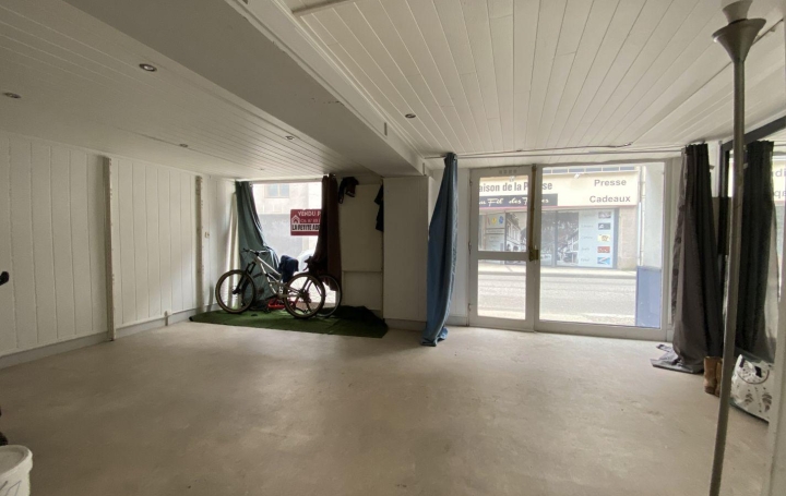 Local commercial SAINT-LAURENT-DU-PONT (38380)  32 m2 49 000 € 