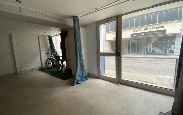 Local commercial SAINT-LAURENT-DU-PONT (38380)  32 m2 49 000 € 