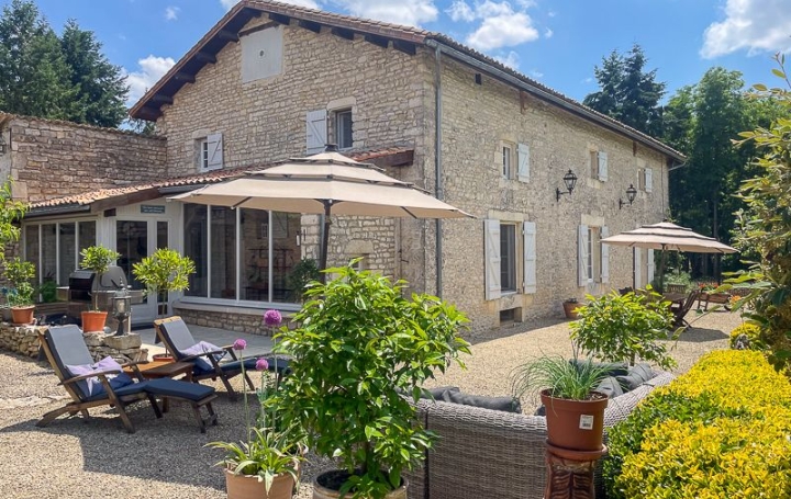 Maison SAUZE-VAUSSAIS (79190)  343 m2 577 500 € 