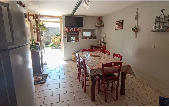 Maison SAUZE-VAUSSAIS (79190)  241 m2 243 800 € 