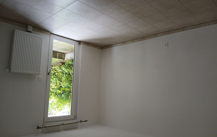 Studio TROYES (10000)  25 m2 384 € 