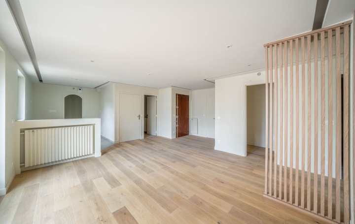 3 Pièces PARIS (75013)  78 m2 892 000 € 