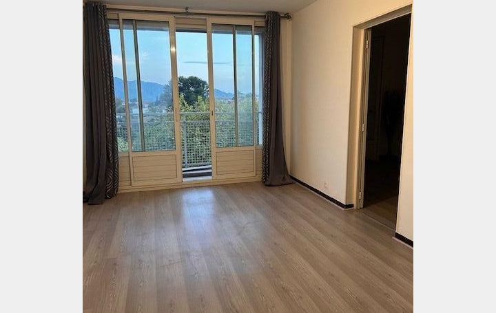 3 Pièces MARSEILLE (13012)  57 m2 890 € 