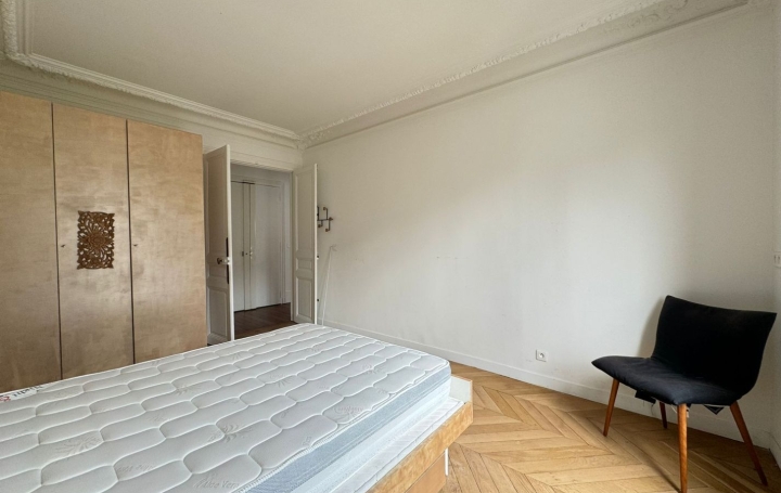 3 Pièces PARIS (75005)  66 m2 2 300 € 