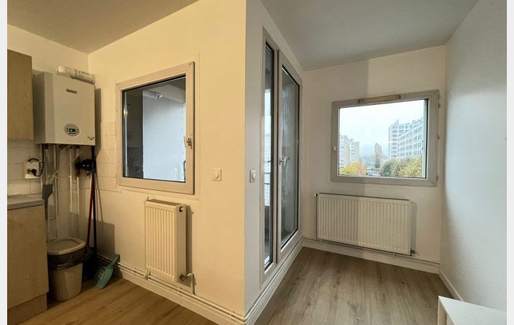 1 Pièce SAINT-DENIS (93200)  10 m2 600 € 