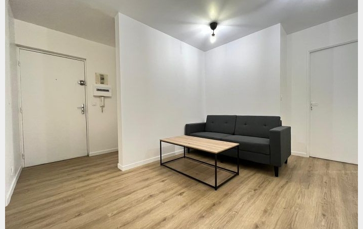 1 Pièce SAINT-DENIS (93200)  10 m2 600 € 