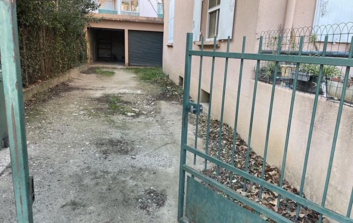 Garage NIMES (30000)  12 m2 80 € 