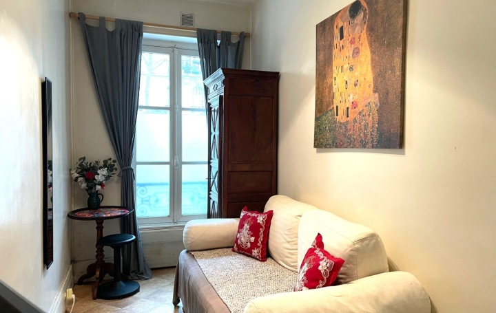 2 Pièces PARIS (75007)  24 m2 275 000 € 