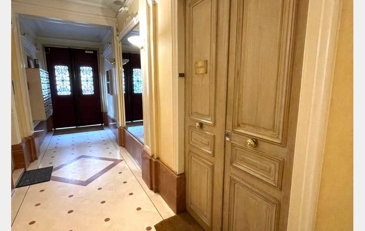 2 Pièces PARIS (75007)  24 m2 275 000 € 